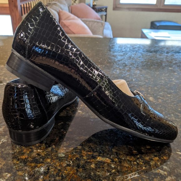 NWOT Clarks Extra Wide Shoes - Picture 2 of 6